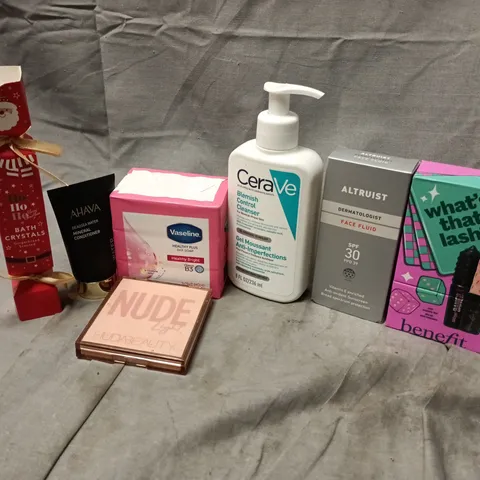 APPROXIMATELY 20 ASSORTED COSMETICS ITEMS TO INCLUDE BENEFIT MASCARA DUO, CERAVE BLEMISH CONTROL CLEANSER, TWEEZERMAN BROW RAZOR, ETC