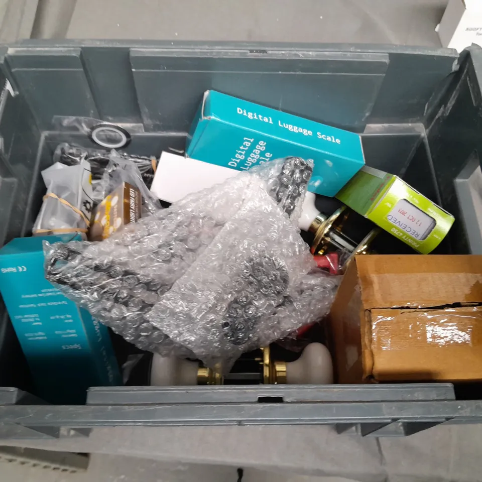 BOX OF ASSORTED HOUSEHOLD ITEMS TO INCLUDE TAPE MEASURE, TORCH ALARM AND SPACER BRUSH