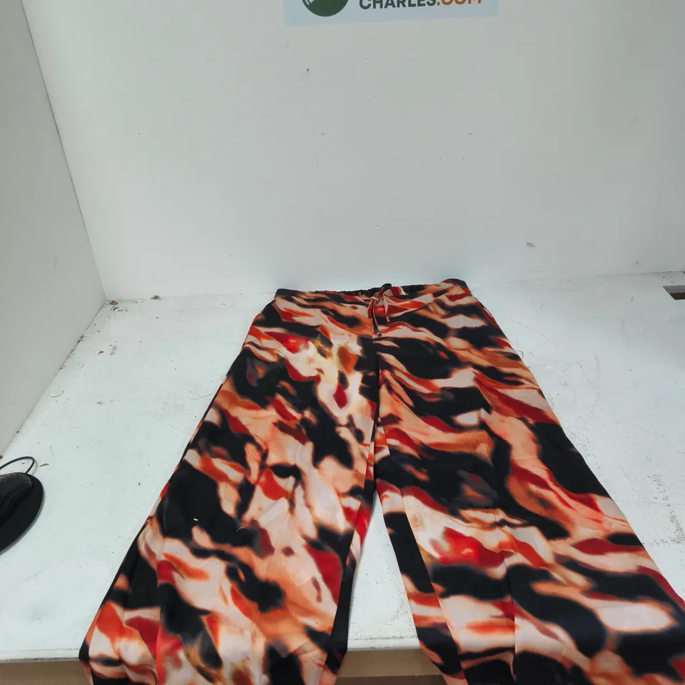 JD WILLIAMS PATTERNED TROUSERS – UK SIZE 16 – MADE IN SRI LANKA