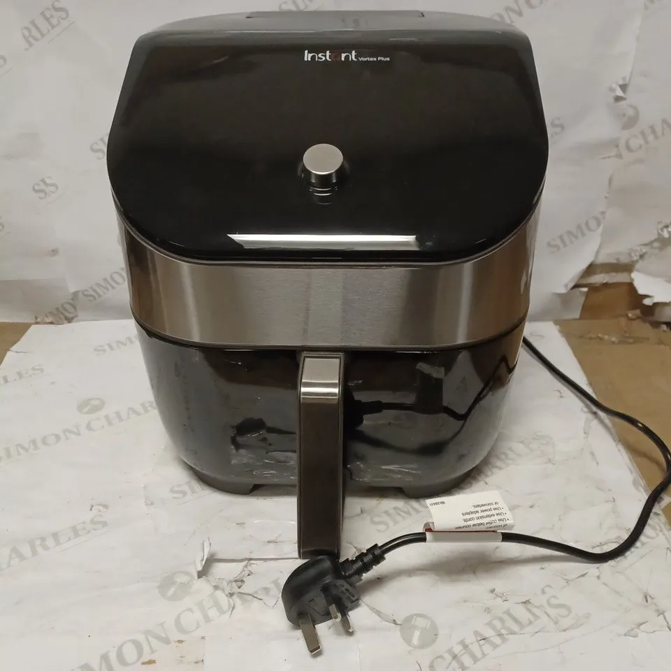 INSTANT VORTEX PLUS WITH CLEARCOOK DIGITAL HEALTH AIR FRYER