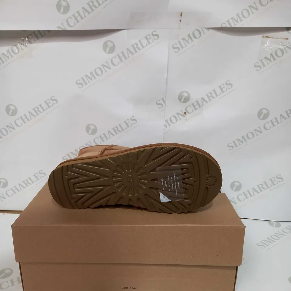 UGG CLASSIC MINI II IN CHESTNUT - UKN 4