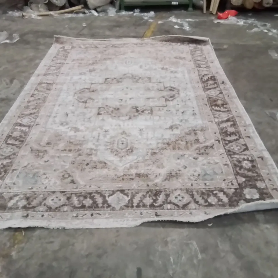 QUALITY DESIGNER AREA RUG - APPROXIMATELY 300X200