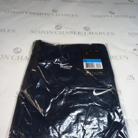 NIKE NAVY BLUE T-SHIRT SIZE M 