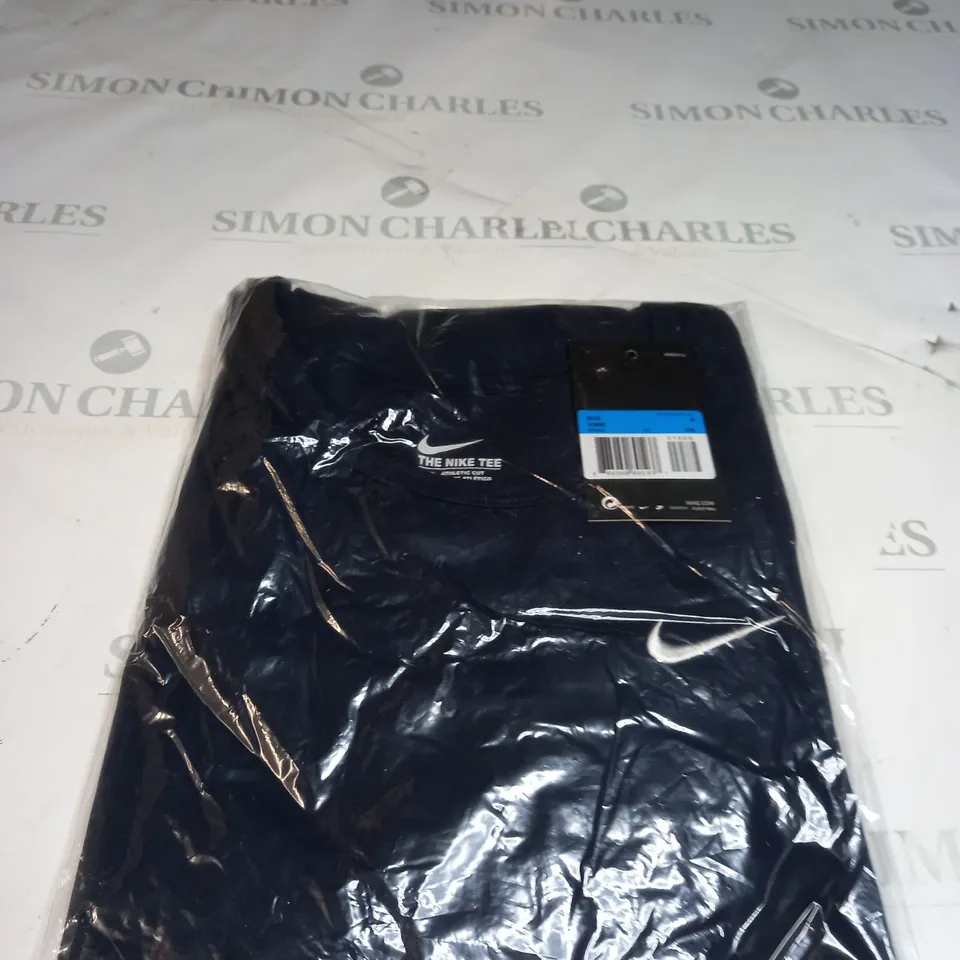 NIKE NAVY BLUE T-SHIRT SIZE M 