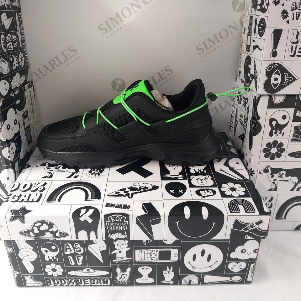 BRAND NEW BOXED PAIR OF KOI ROMAINE GREEN MEN'S VECTOR TRAINERS SIZE 8