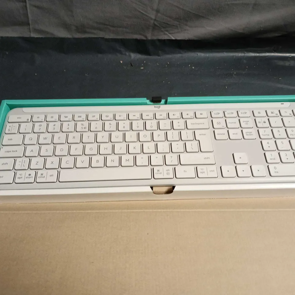 LOGITECH SIGNATURE SLIM K950 KEYBOARD – BOXED - US KEYBOARD