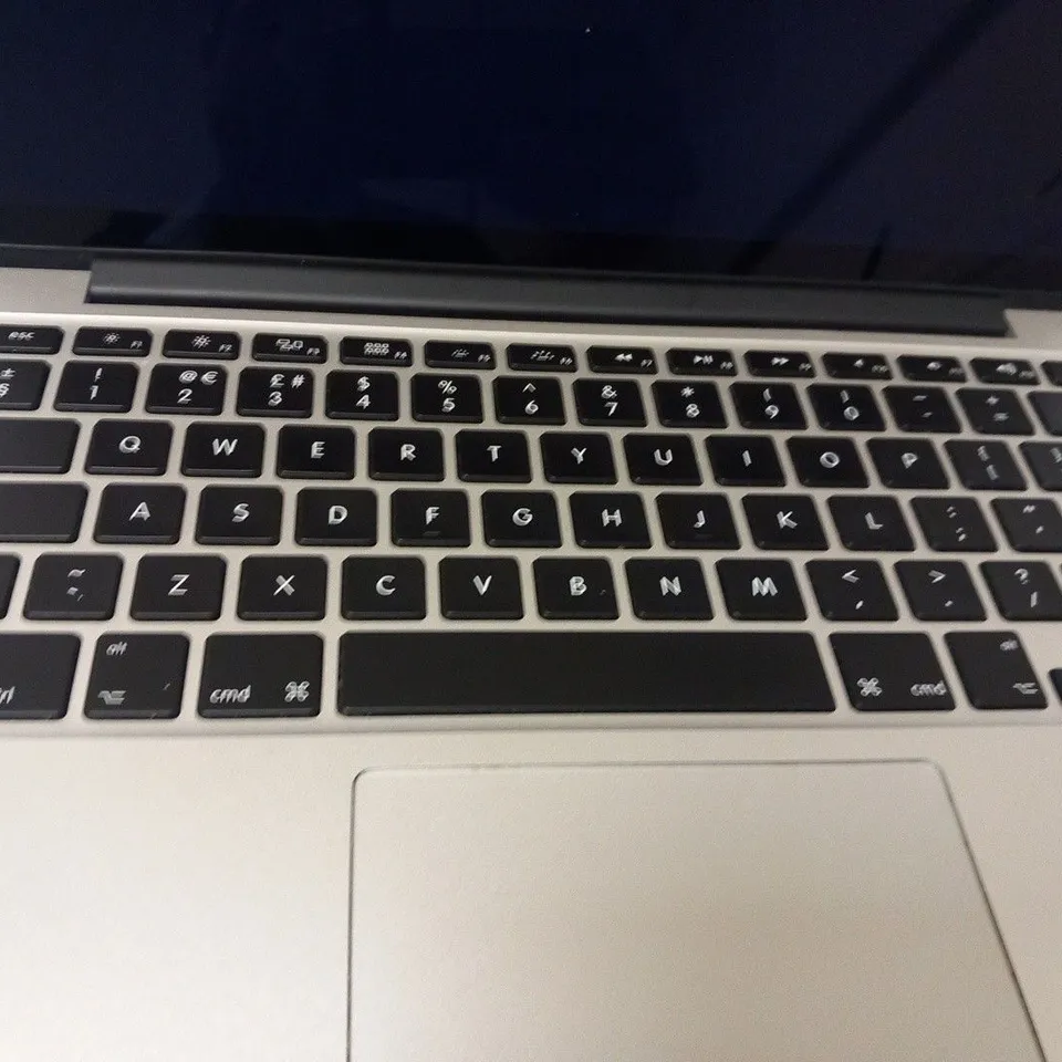 APPLE MACBOOK PRO (A1502 EARLY 2015)