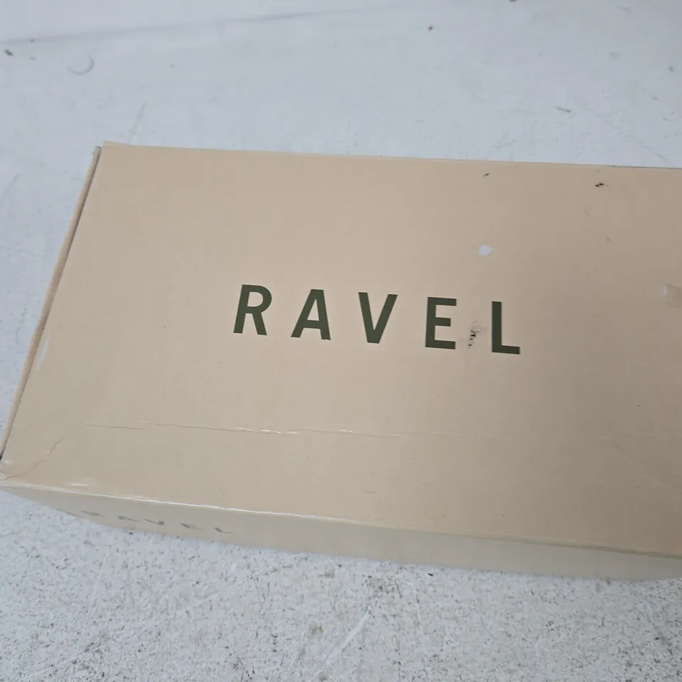 UK 7 RAVEL BEIGE LEATHER & MESH SNEAKERS – BOXED