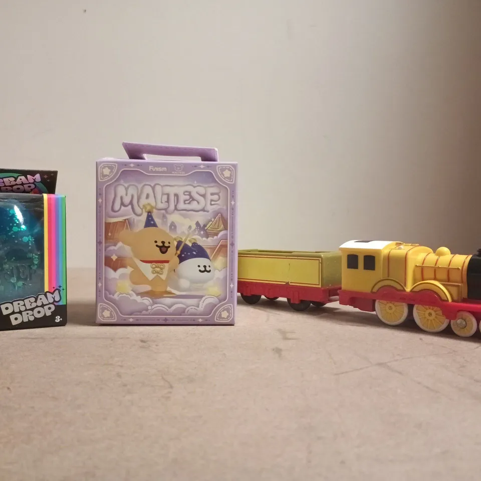 BOX OF APPROXIMATELY 30 ASSORTED TOYS AND GAMES TO INCLUDE MALTESE, DREAM DROP, ETC