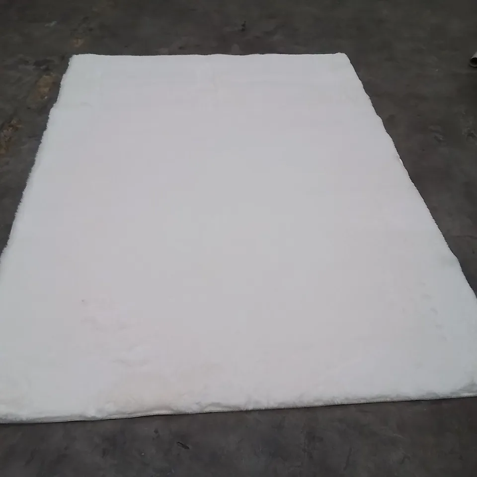 QUALITY DESIGNER AREA RUG - APPROXIMATELY 170X120CM