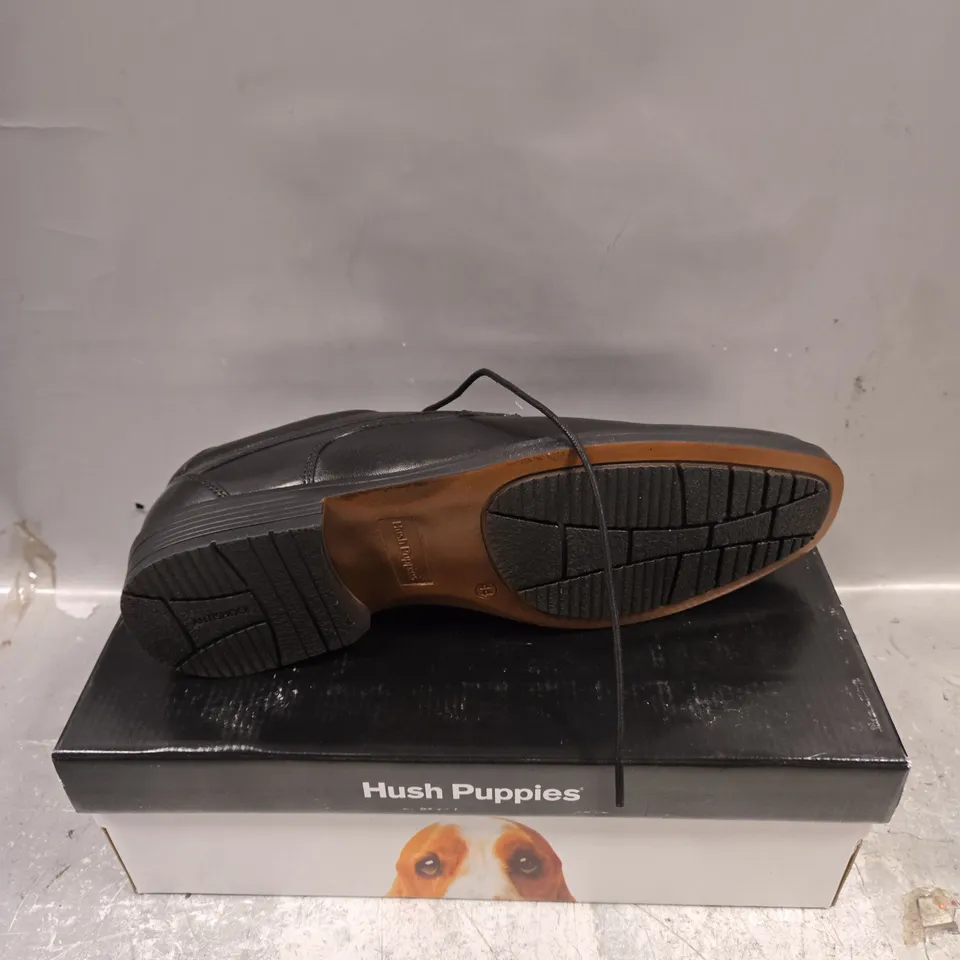 BOXED PAIR OF HUSH PUPPIES SHOES IN BLACK - 10
