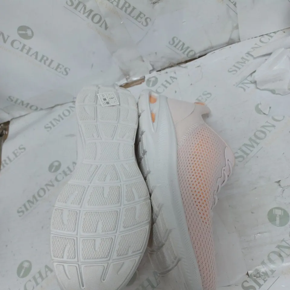 BOXED BOBS SPORT TRAINERS WITH MEMORY FOAM SIZE 7