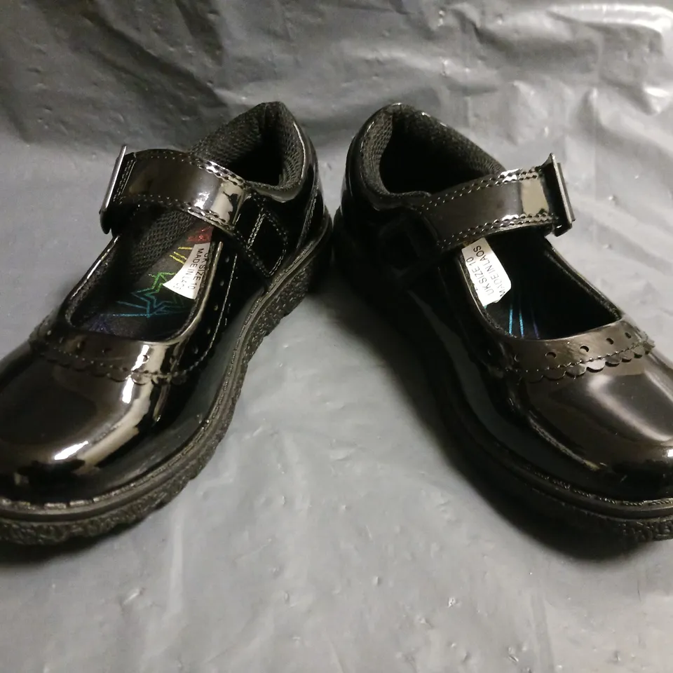 BOXED PAIR OF BUCKLE MY SHOE KID'S SCHOOL SHOES IN BLACK SIZE 10