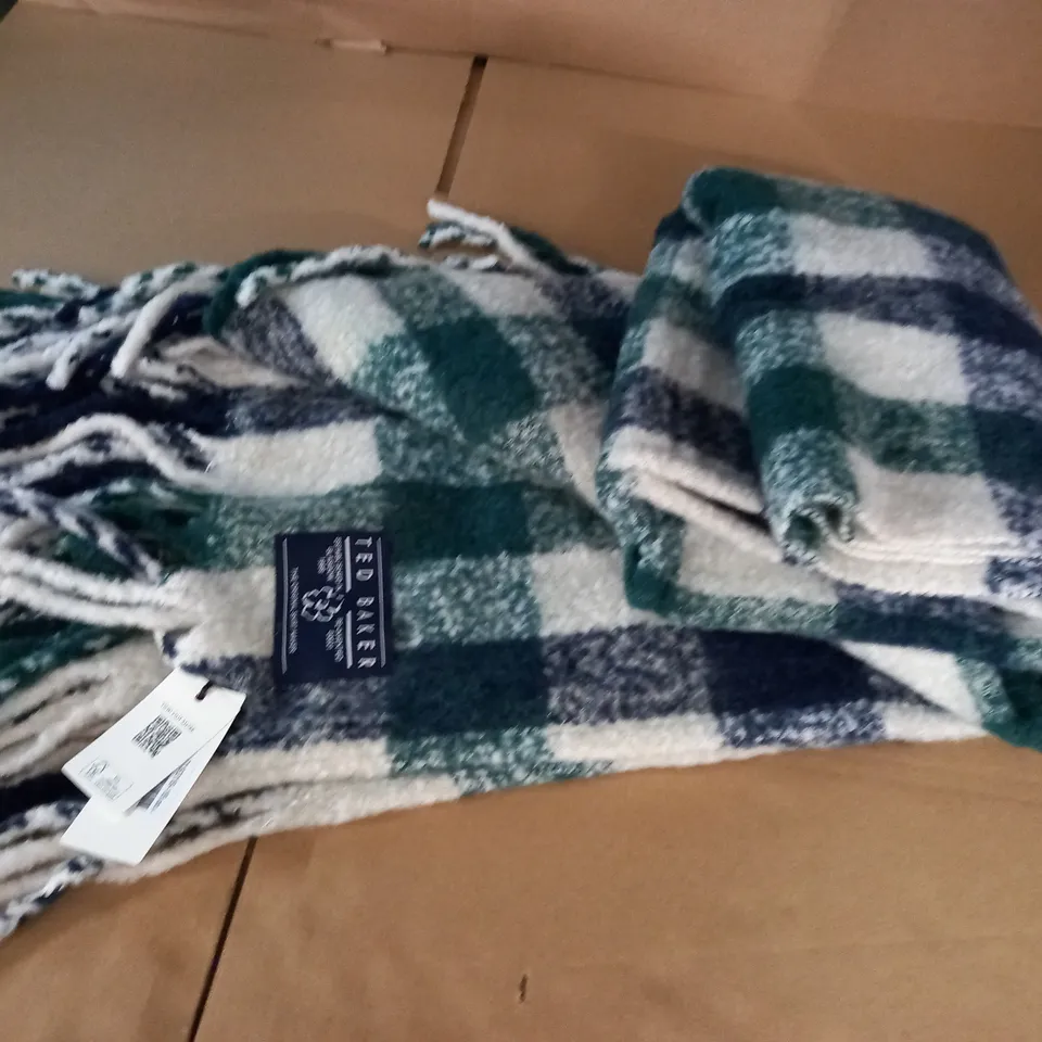 TED BAKER XL PONCHO - ONE SIZE