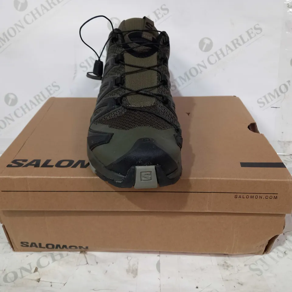 BOXED PAIR OF SALOMON ORTHOLITE TRAINERS IN GREEN/BLACK UK SIZE 10