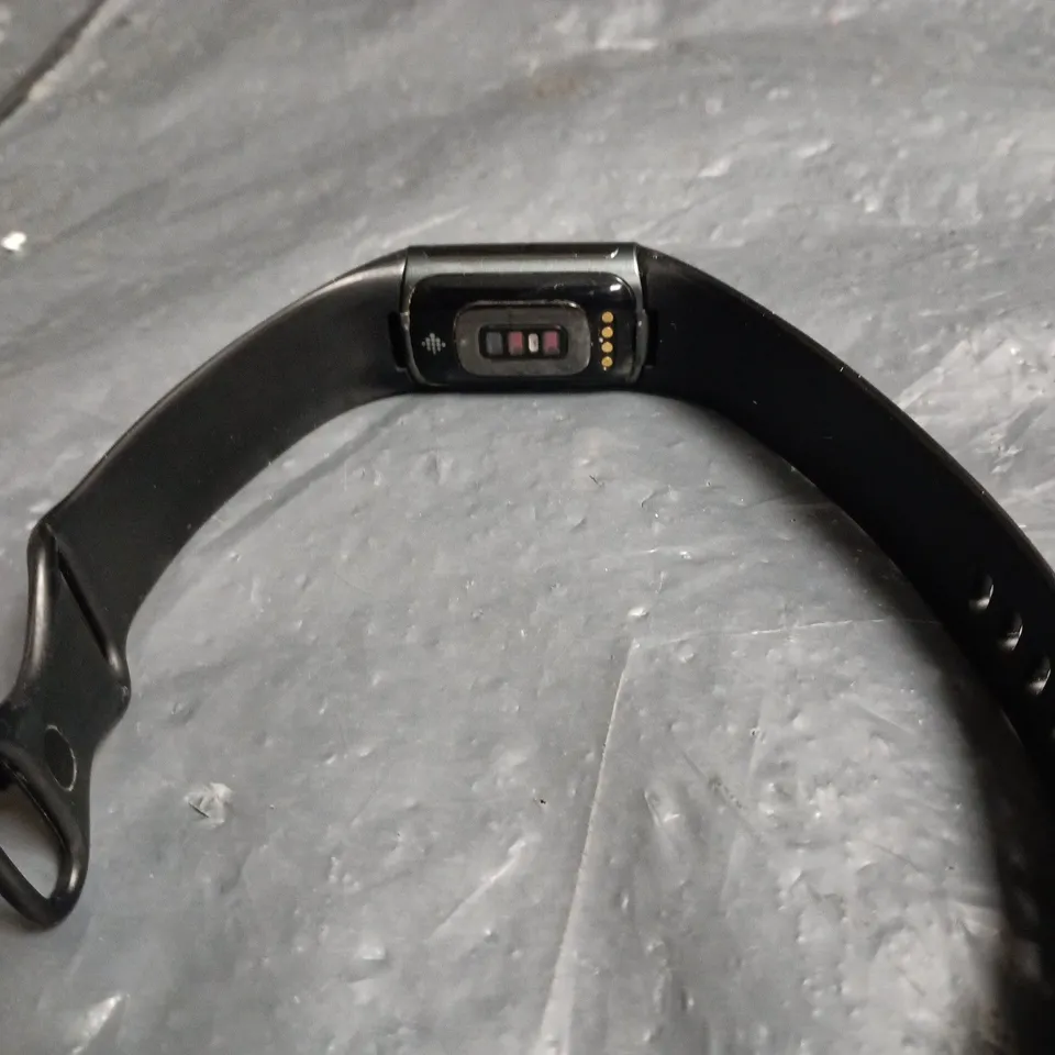 FITBIT SMART WATCH BLACK. UNBOXED