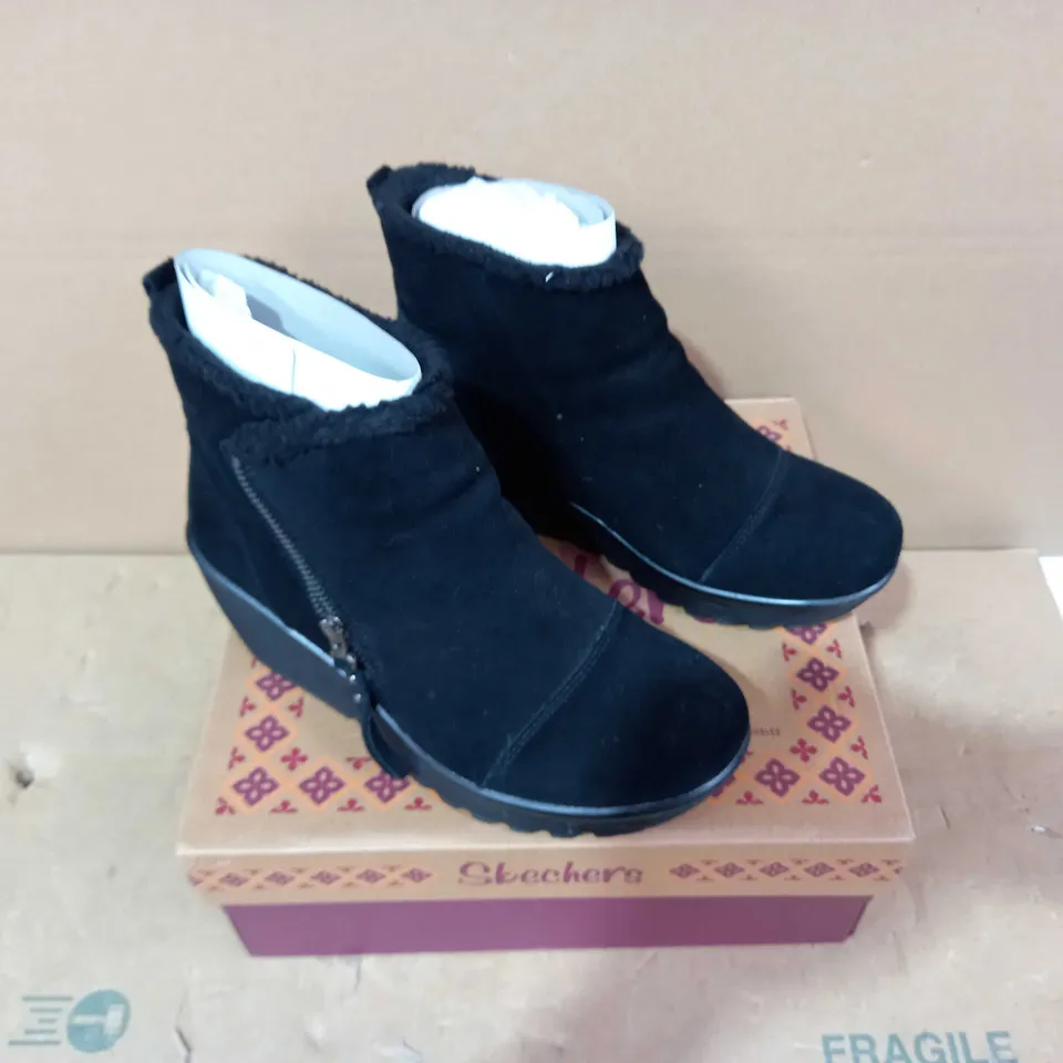 BOXED PAIR OF SKECHERS - SIZE 5.5
