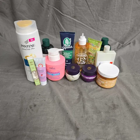 APPROXIMATELY 20 ASSORTED HEALTH & BEAUTY PRODUCTS TO INCLUDE - PIXI BROW TAMER - DR SQUATCH TOOTHPASTE - ORIFLAME FIRMING NIGHT CREAM - ETC
