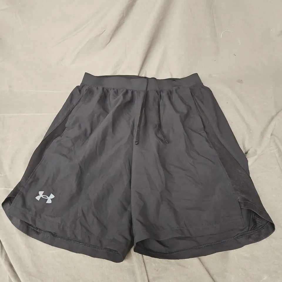 UNDER ARMOUR SHORTS IN BLACK SIZE L