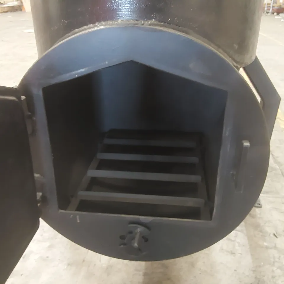 HEAVY DUTY CUSTOM-BUILT SMOKER MADE FROM 6MM STEEL PLATE, FINISHED IN BLACK HAMMERED PAINT