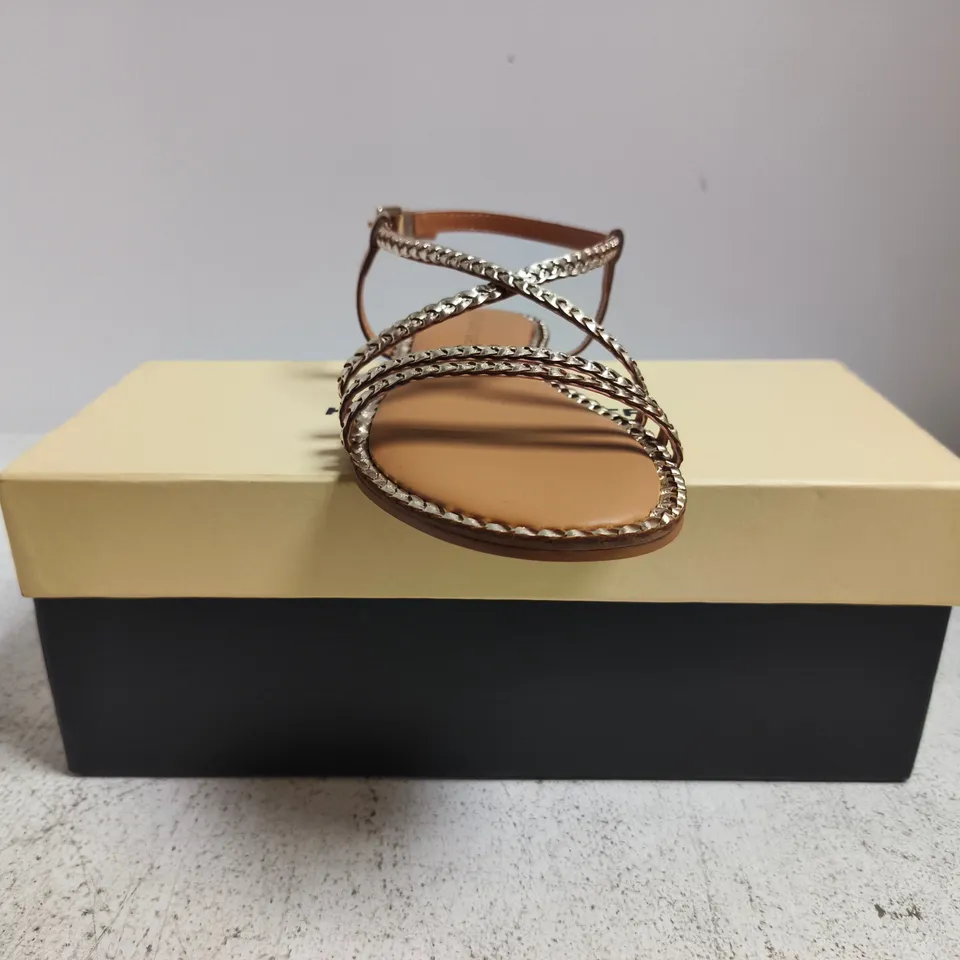 BOXED PAIR OF KURT GEIGER NIMA OPEN TOE FLAT SANDALS IN GOLD SIZE EU 37