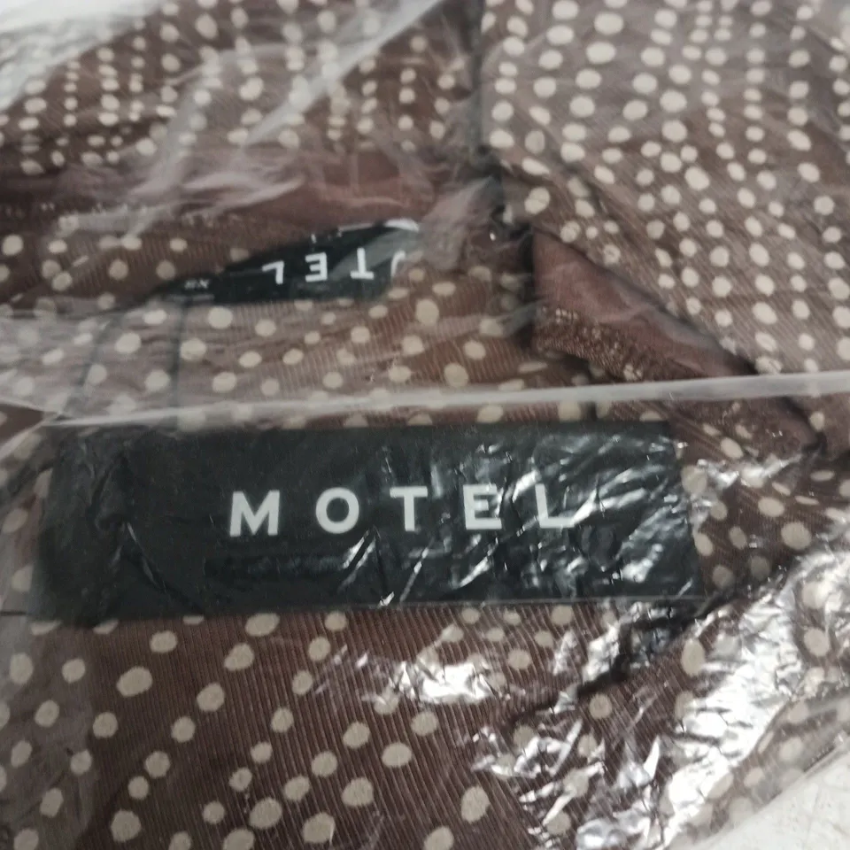 MOTEL DYLE DRESS ABSTRACT POLKA BROWN – UK 6 (XS)