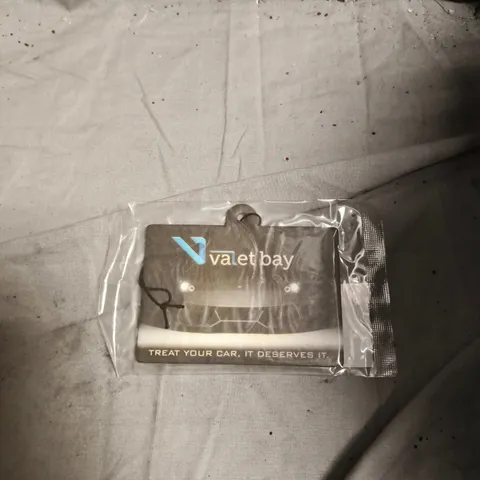 BOX OF APPROXIMATELY 100 VALET BAY CAR AIR FRESHENERS 