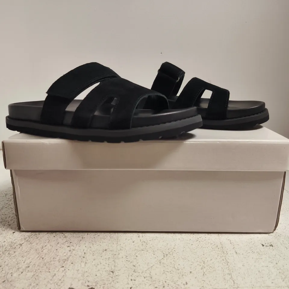 BOXED PAIR OF KURT GEIGER PALERMO BLACK SUEDE SANDALS SIZE EU 40