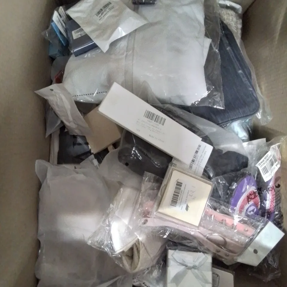 BOX CONTAINING LARGE AMOUNT OF MIXED FASHION ITEMS, CLOTHING, COSTUME/DRESS UP JEWELLERY ETC.