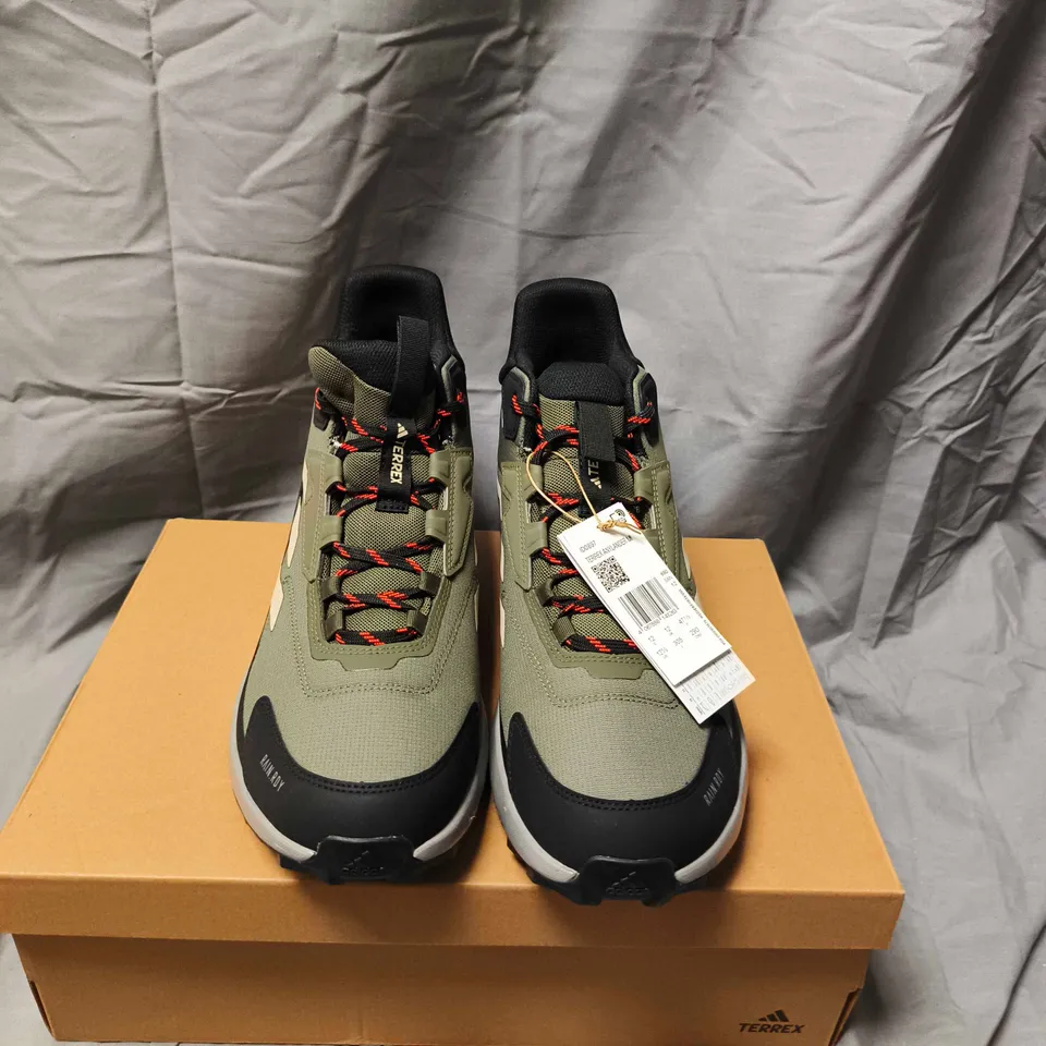 BOXED PAIR OF ADIDAS TERREX HIKING SHOES – KHAKI/BLACK - SIZE 12 