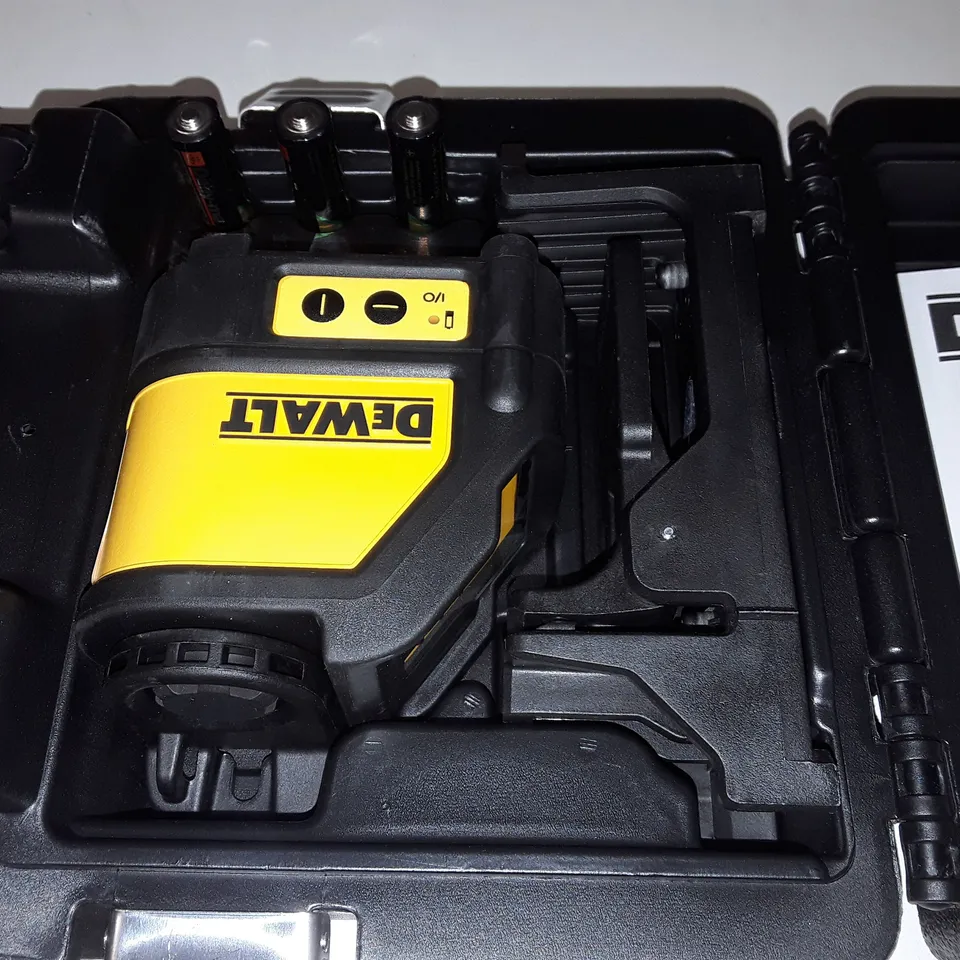 DEWALT SELF-LEVELLING 50M RANGE CROSS LINE LASER