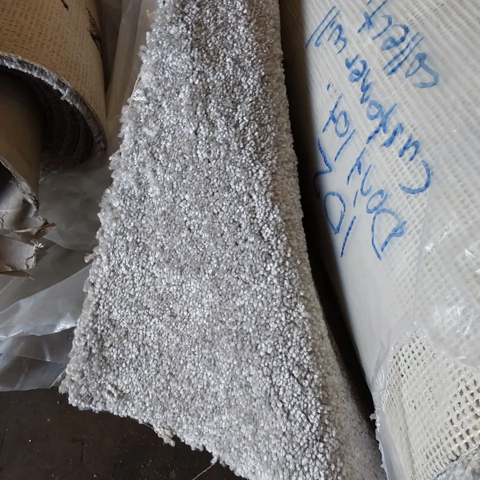 ROLL OF QUALITY JAGGER PLATINUM AB CARPET // SIZE: APPROX 5 X 7.5m
