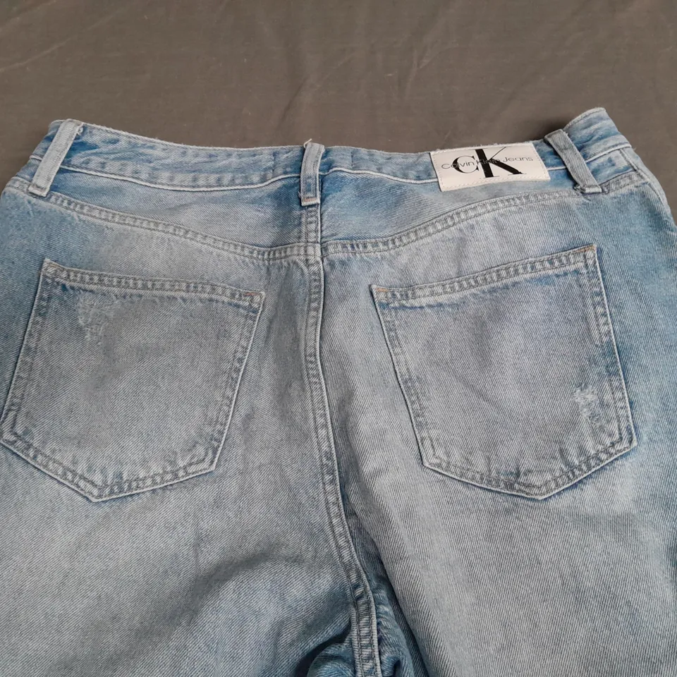 CALVIN KLEIN JEANS 90'S STRAIGHT RIPPED JEANS IN LIGHT JEANS - W31