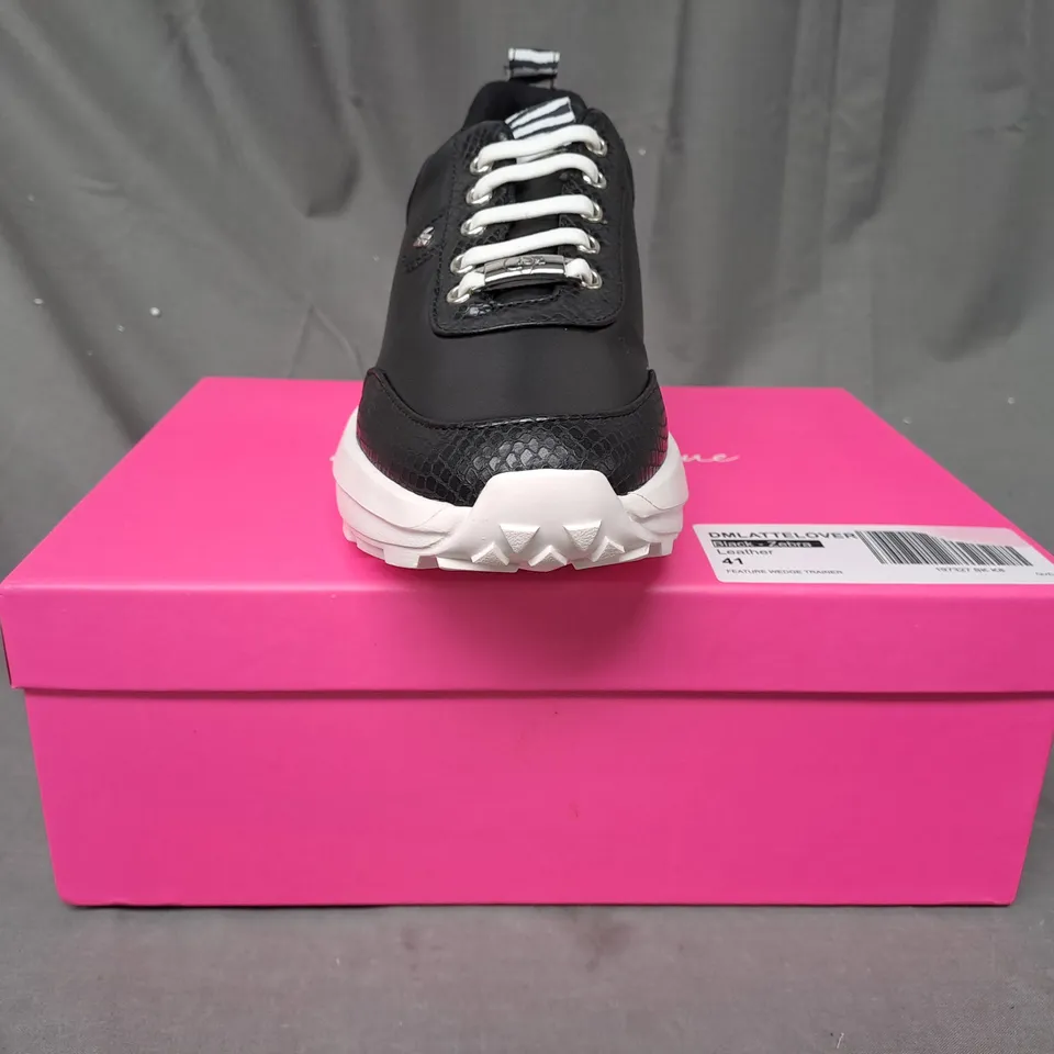 BOXED PAIR OF DANNII MINOGUE LATTE LOVERS TRAINER IN BLACK SIZE 8