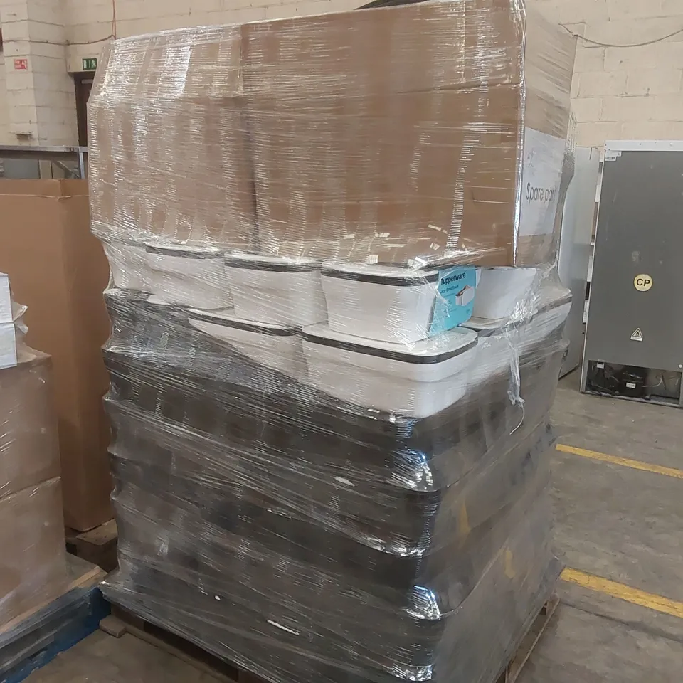 PALLET CONTAINING A VERY LARGE QUANTITY OF TUPPERWARE LARGE BREADSMART BREAD BINS