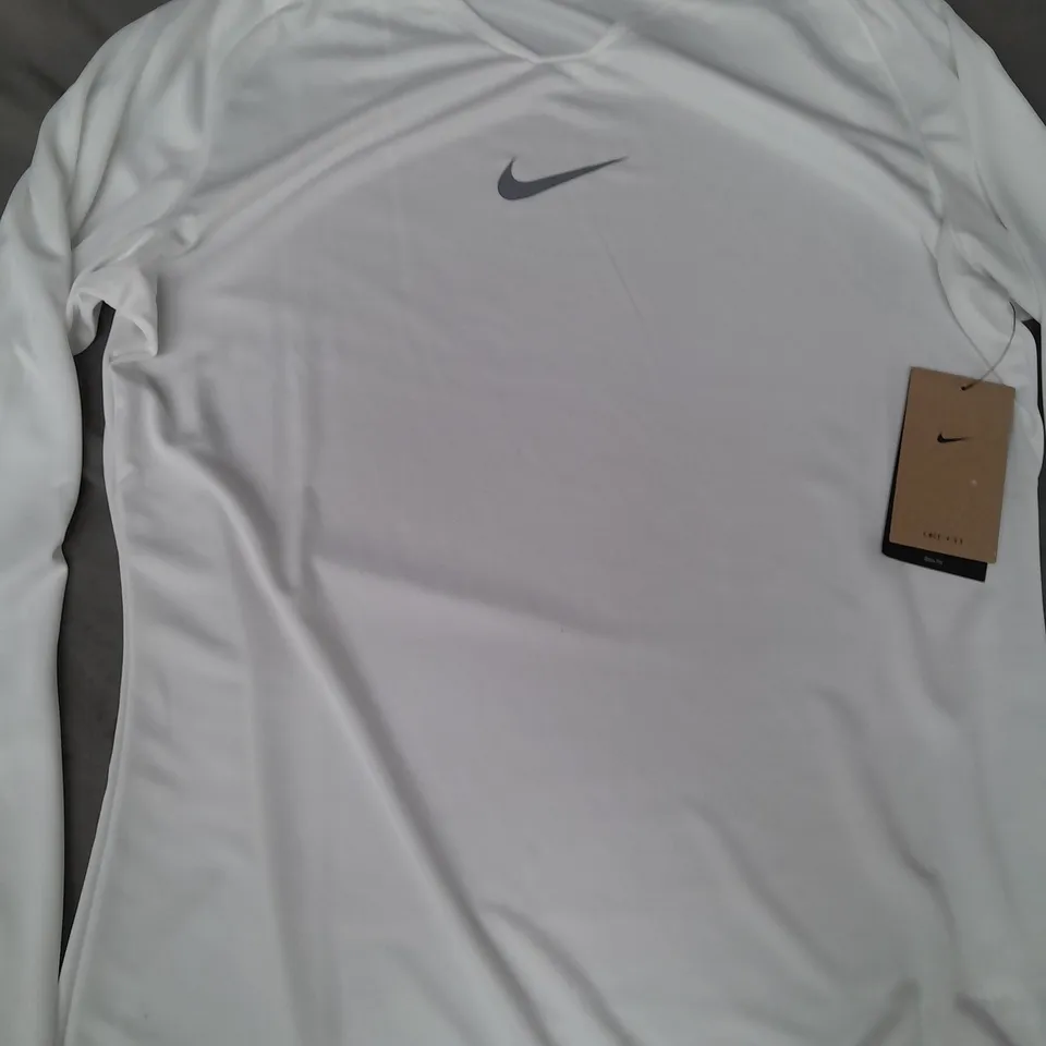 NIKE LONG SLEEVE TOP IN WHITE SIZE LARGE