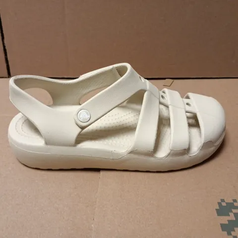 UNBOXED PAIR OF CROCS CHILDRENS FISHERMAN SANDALS IN CREAM - J2