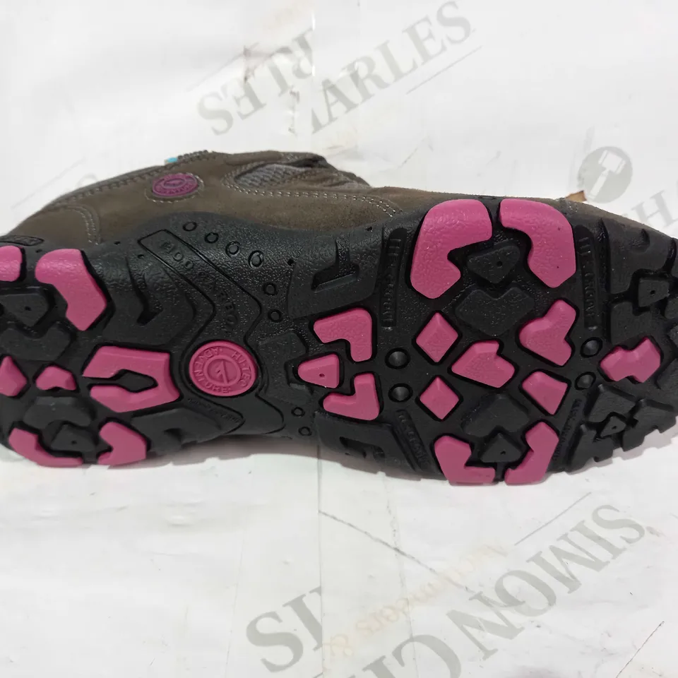 BOXED PAIR OF HI-TEC TRAINERS IN BROWN/PURPLE UK SIZE 4