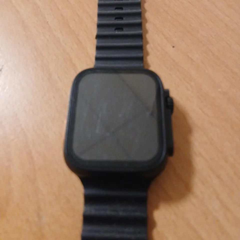 UNBRANDED BLACK SQUARE SMARTWATCH WITH RUBBER STRAP –