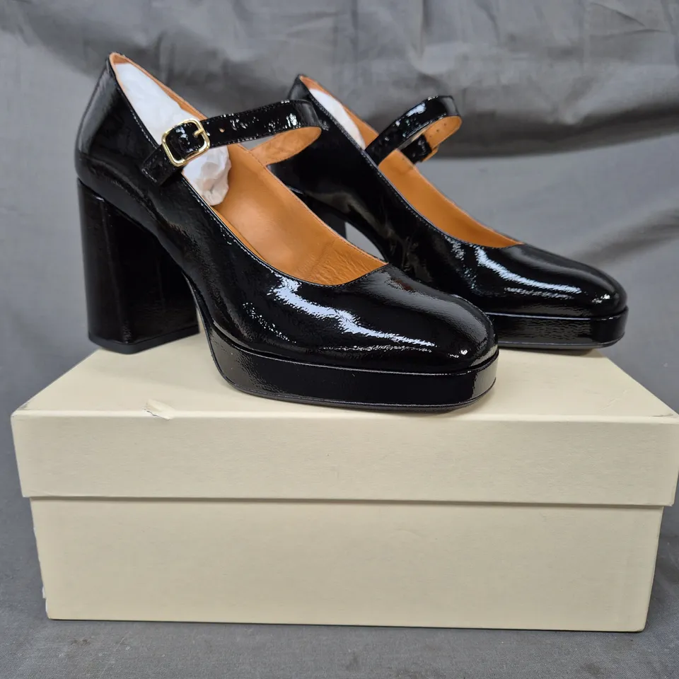 BOXED PAIR OF SÉZANE BLOCK HEEL SHOES IN BLACK UK SIZE 7