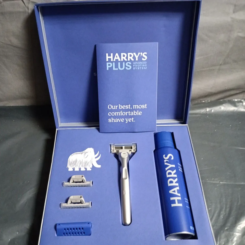 HARRY'S PLUS ADVANCED PIVOTING SYSTEM SHAVING SET - RAZOR, 2 BLADES & GEL