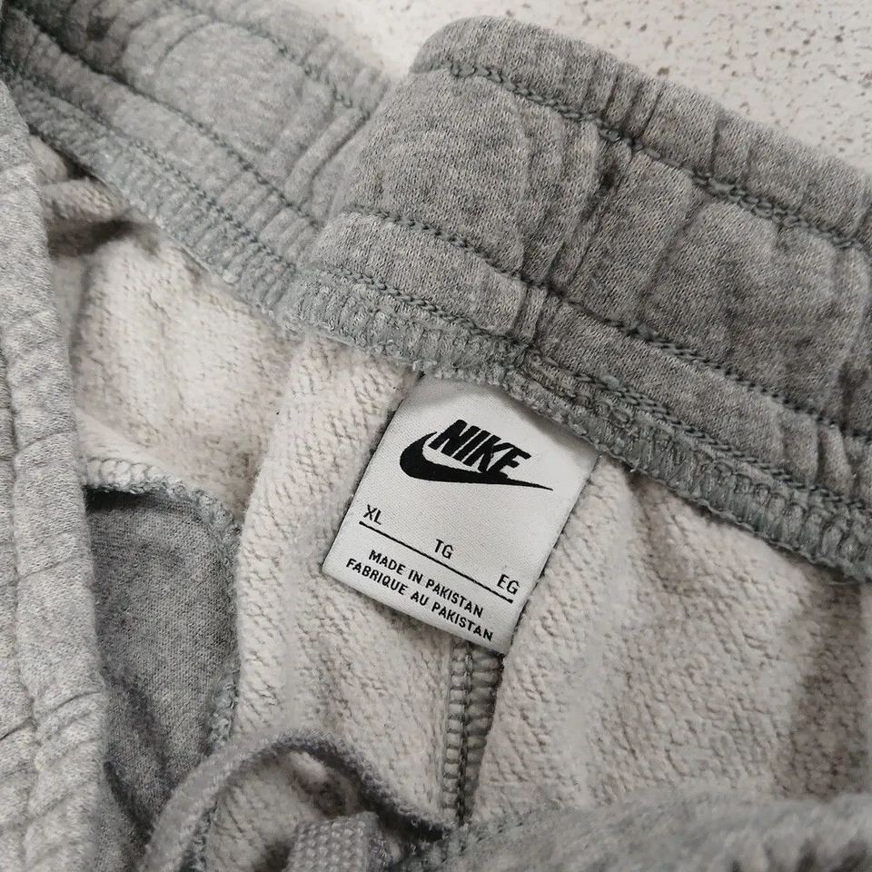 NIKE GREY FLEECE JOGGERS, SIZE XL (MEN'S) – UK XL
