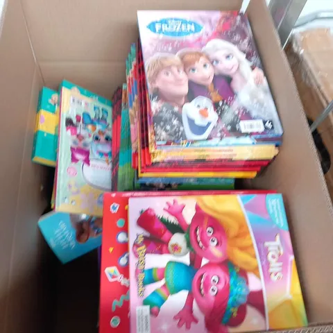 LARGE QUANTITY OF ASORTED CHILDREN'S BOOKS AND ACCESSORIES TO INCLUDE; BUSY BOOKS, ANNUALS AND CRAFT SETS