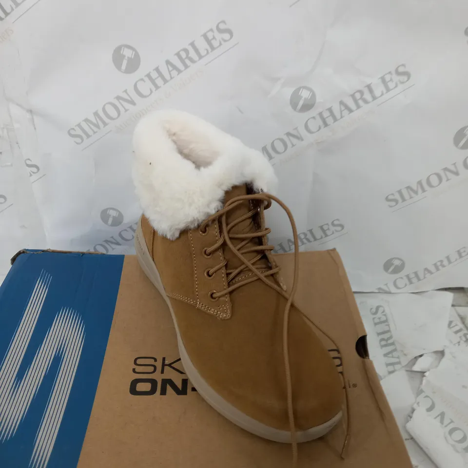 SKECHERS GO WALK ANKLE BOOTS SIZE 4