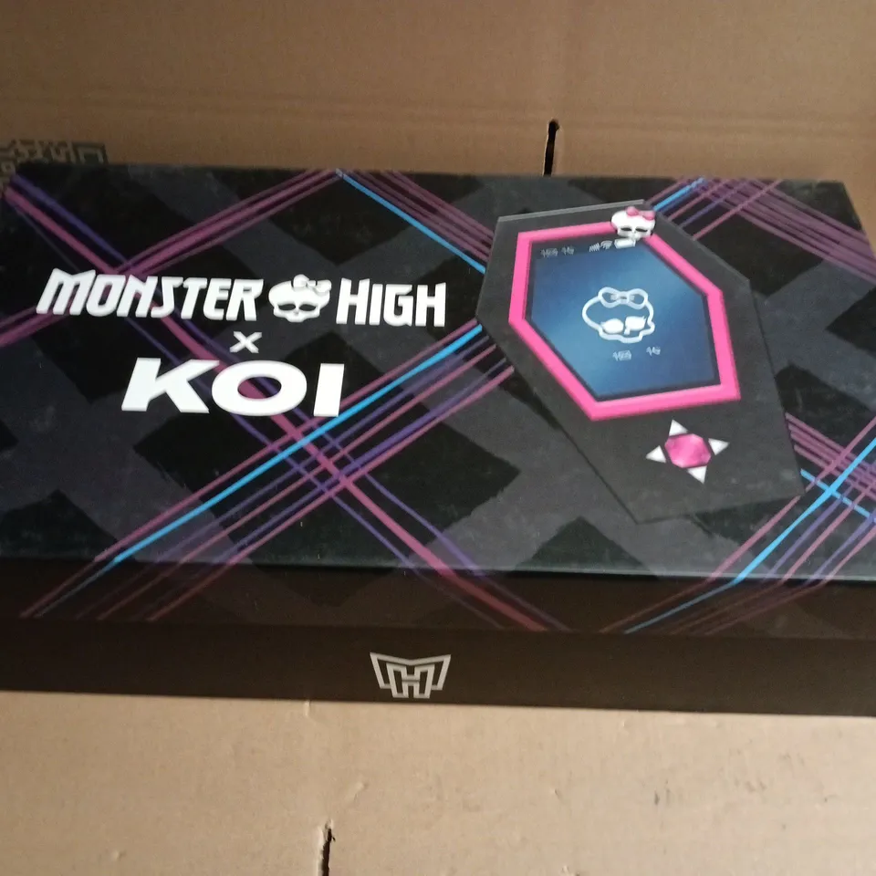 BOXED KOI MONSTER HIGH COUNT FABULOUS LONG BOOTS IN PINK - UK 6