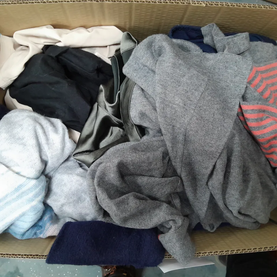 APPROXIMATELY 10 ASSORTED CLOTHING ITEMS TO INCLUDE CARDIGANS, TOPS, JUMPER, ETC