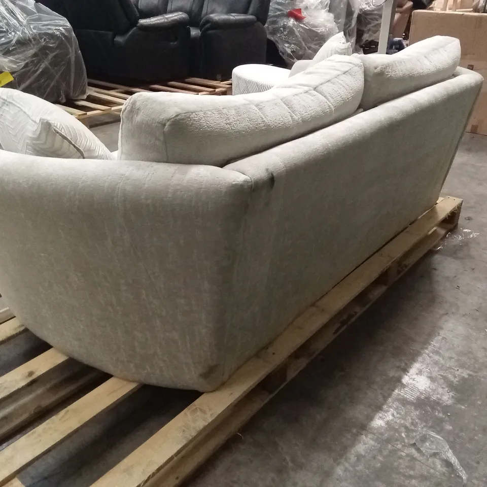QUALITY DESIGNER 2 SEATER FABRIC UPHOLSTERED SOFA WITH SCATTER CUSHIONS
