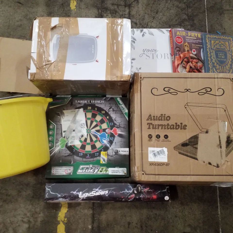 PALLET CONTAINING ASSORTED PRODUCTS INCLUDING AUDIO TURNTABLE, LIGHTSABER TOY, TOY DARTBOARD, PLASTIC BUCKET & ASSORTED BOOKS