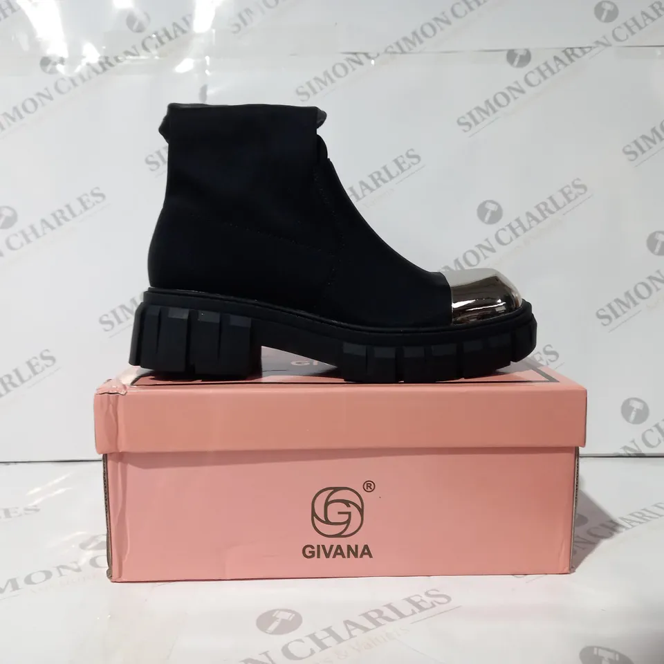 BOXED PAIR OF GIVANA CHUNKY ANKLE BOOTS IN BLACK EU SIZE 38