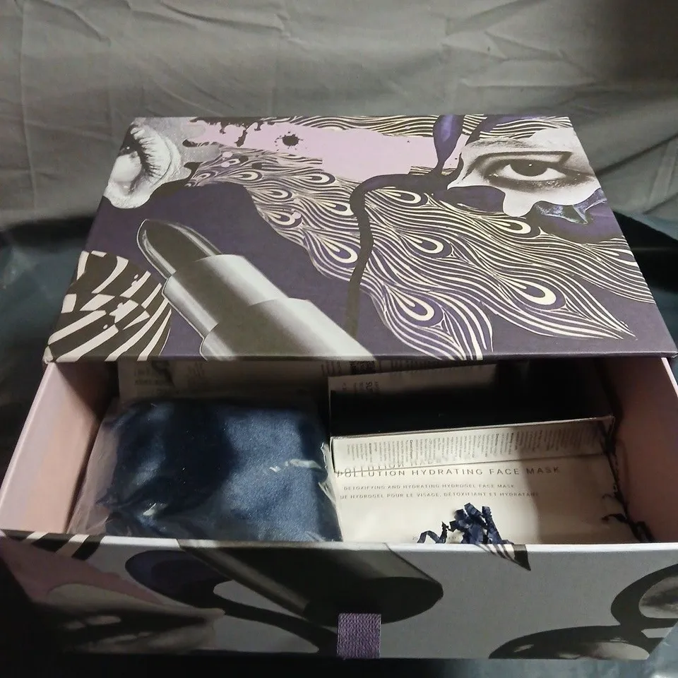 CULT BEAUTY GIFT BOX 